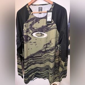 ❤️Oakley Black and Green Patterned Longsleeve Shirt
